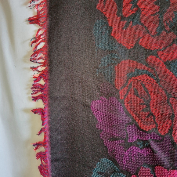 Vintage Shawl Reversible Black Red Scarf Tablecloth Stole Vibrant Fringes - Picture 7 of 10